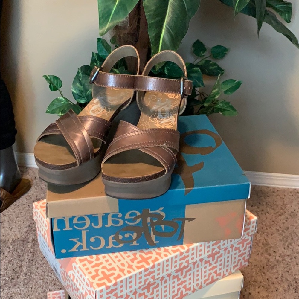 Wedge sandals